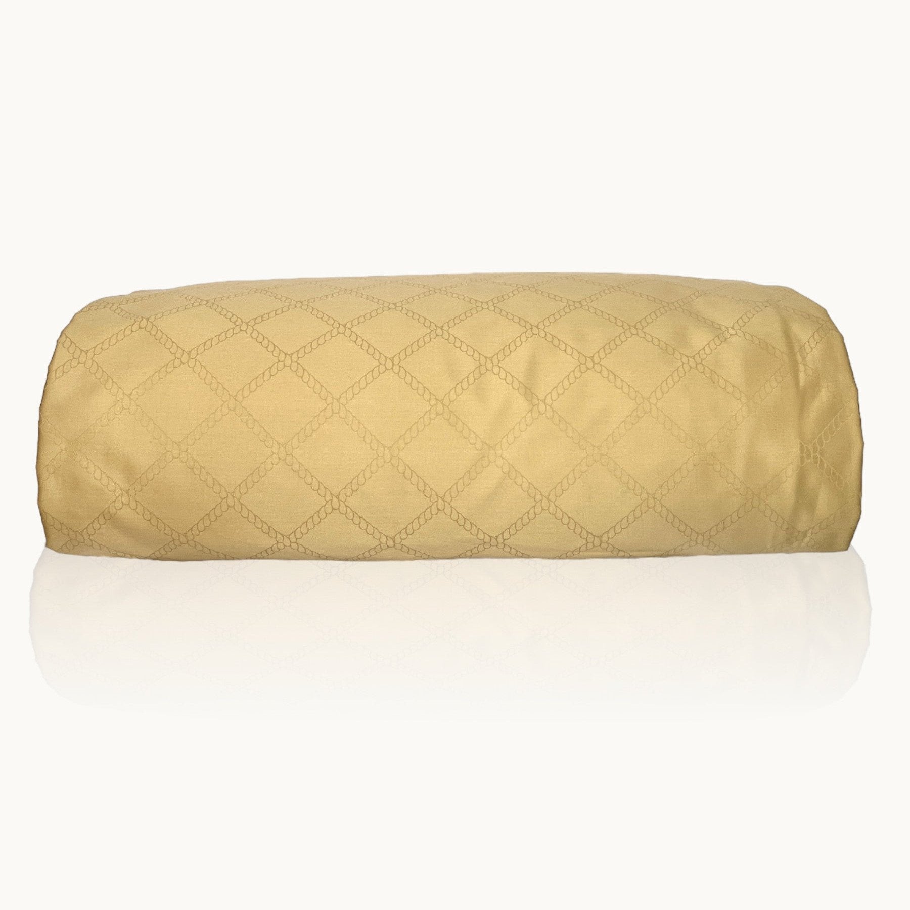 #Farbe_Miel Verdura Deckenbezug aus ägyptischer Baumwolle in Tiefgelb, hergestellt aus Satin Stoff, perfekt für edle Schlafzimmer und luxuriöse Bettwäsche.